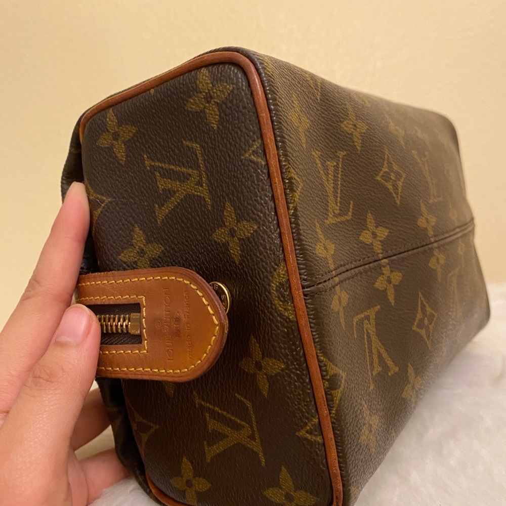 Firm price (RARE) Cosmetic pouch - Picture 8 of 12